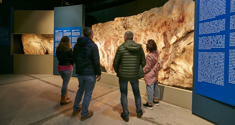 Visita a la Galería del Parque de la Prehistoria