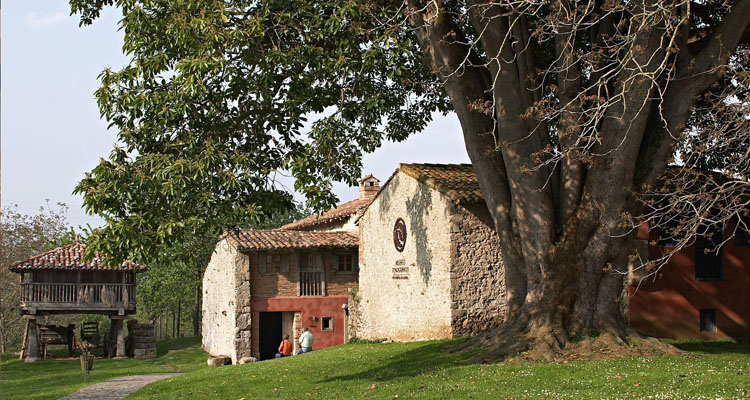 Ir a Imagen Museo Etnográfico del Oriente de Asturias