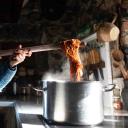 Imagen Demostración de teñido natural con plantas e insectos