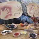 Image Manos al pincel y a pintar el panel