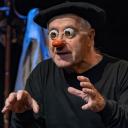 Imagen Off Niemeyer. El vendedor de humo